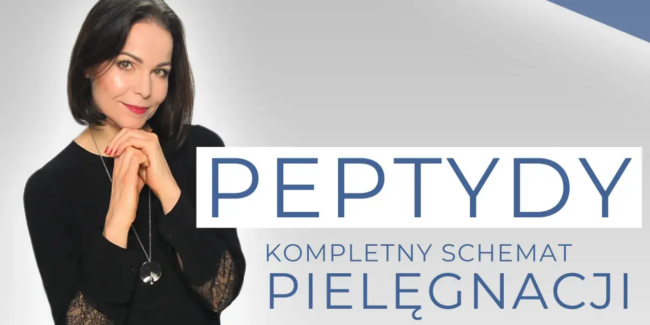 Kobieta z dłońmi pod brodą, obok napis "PEPTYDY KOMPLETNY SCHEMAT PIELĘGNACJI". Dowiedz się, peptydy co to.