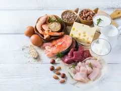 Keto dieta: ryby, mięso, jajka, nabiał, orzechy i nasiona. Zastanawiasz się, jak długo można być na diecie keto?
