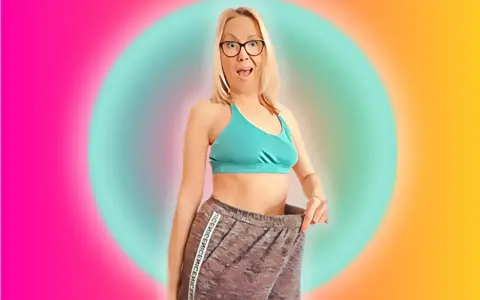 Szokująca metamorfoza! Kobieta pokazuje, jak wielkie są jej spodnie po przejściu na dietę keto. Efekty przed i po są widoczne gołym okiem.