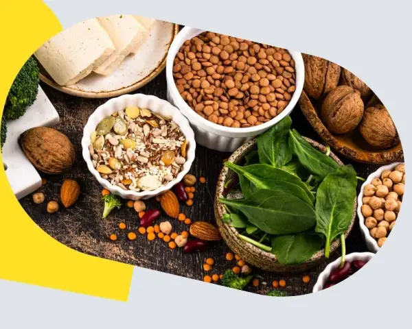 Tofu, soczewica, orzechy, szpinak i nasiona to świetne źródła białka w produktach.