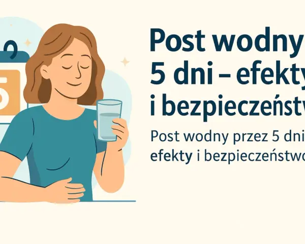Kobieta z uśmiechem trzyma szklankę wody, obok kalendarz z cyfrą 5. Post wodny 5 dni – efekty i bezpieczeństwo.