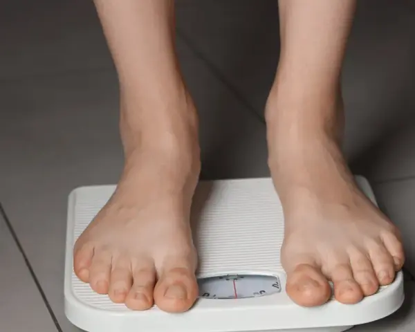 Stopy na wadze łazienkowej. Czy to początek drogi, jak schudnąć 5 kg w 2 tygodnie?