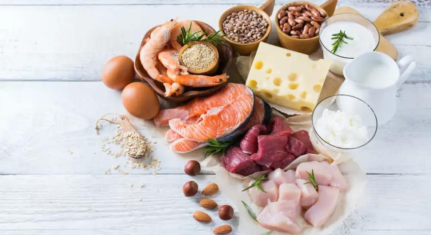 Keto dieta: ryby, mięso, jajka, nabiał, orzechy i nasiona. Zastanawiasz się, jak długo można być na diecie keto?