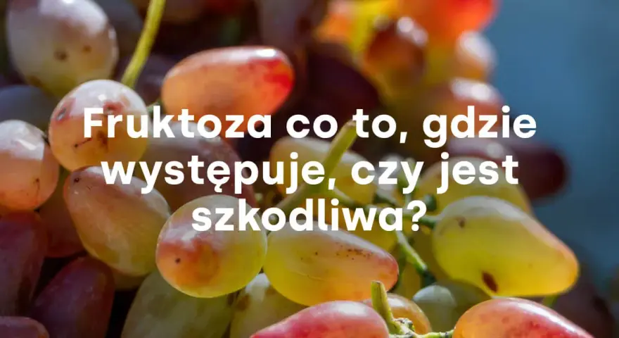 Winogrona, gdzie występuje fruktoza. Słodkie owoce są naturalnym źródłem tego cukru.