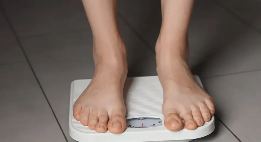 Stopy na wadze łazienkowej. Czy to początek drogi, jak schudnąć 5 kg w 2 tygodnie?