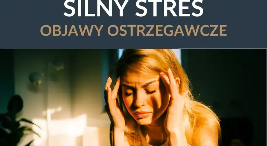 Kobieta z dłońmi na skroniach, wyrażająca silny stres. Objawy przewlekłego stresu mogą być widoczne na twarzy.